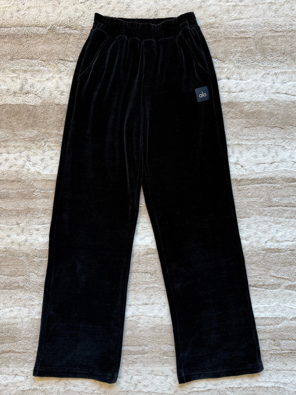 ALO YOGA Chenille High-Waist Wide Leg Chalet Pants in Black Size XXS - Picture 2 of 9